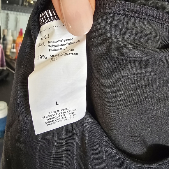 Elegant Black Women's Swimsuit - Picture 7 of 8